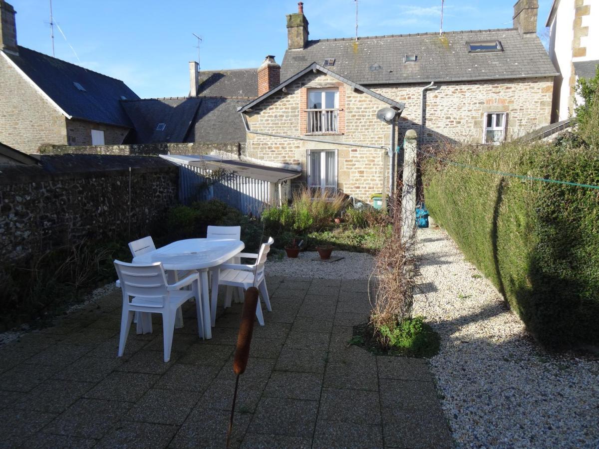 Charming French Cottage-Gite In The Heart Of Quiet Gorron Exterior foto
